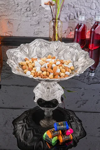 Sechseckige Pralinenschale mit Sockel
