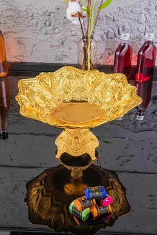 Sechseckige Pralinenschale mit Sockel